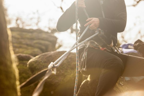 Essential Safety Guidelines for the Proper Handling and Disposal of Hybrid Vehicle Batteries